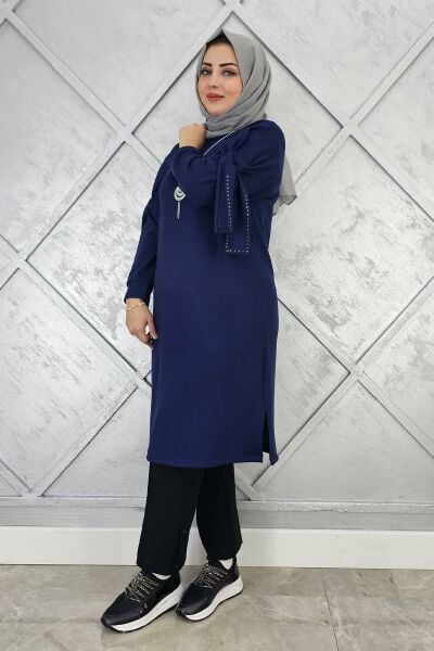 KADIN TAŞ VE KOLYE DETAYLI TESETTÜR TUNİK LACİVERT - 5 BEDEN