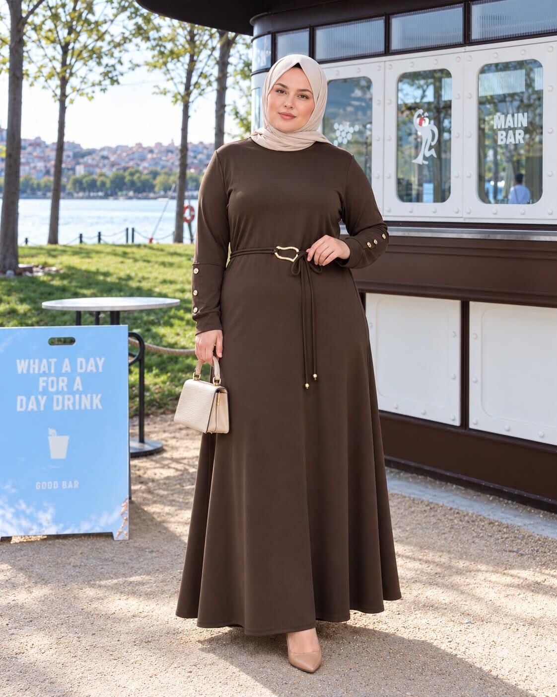 KADIN BELİ TOKA DETAYLI TESETTÜR ELBİSE KAHVERENGİ - L