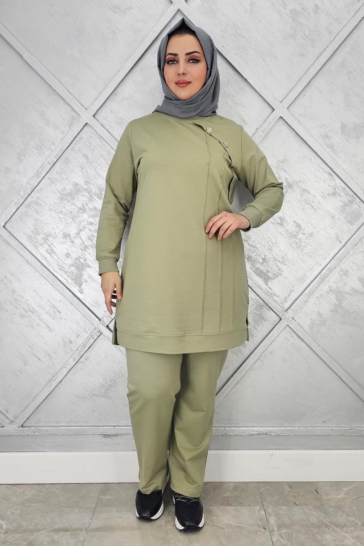 KADIN DÜĞME VE TAŞ DETAYLI TESETTÜR TAKIM MİNT YEŞİLİ - L