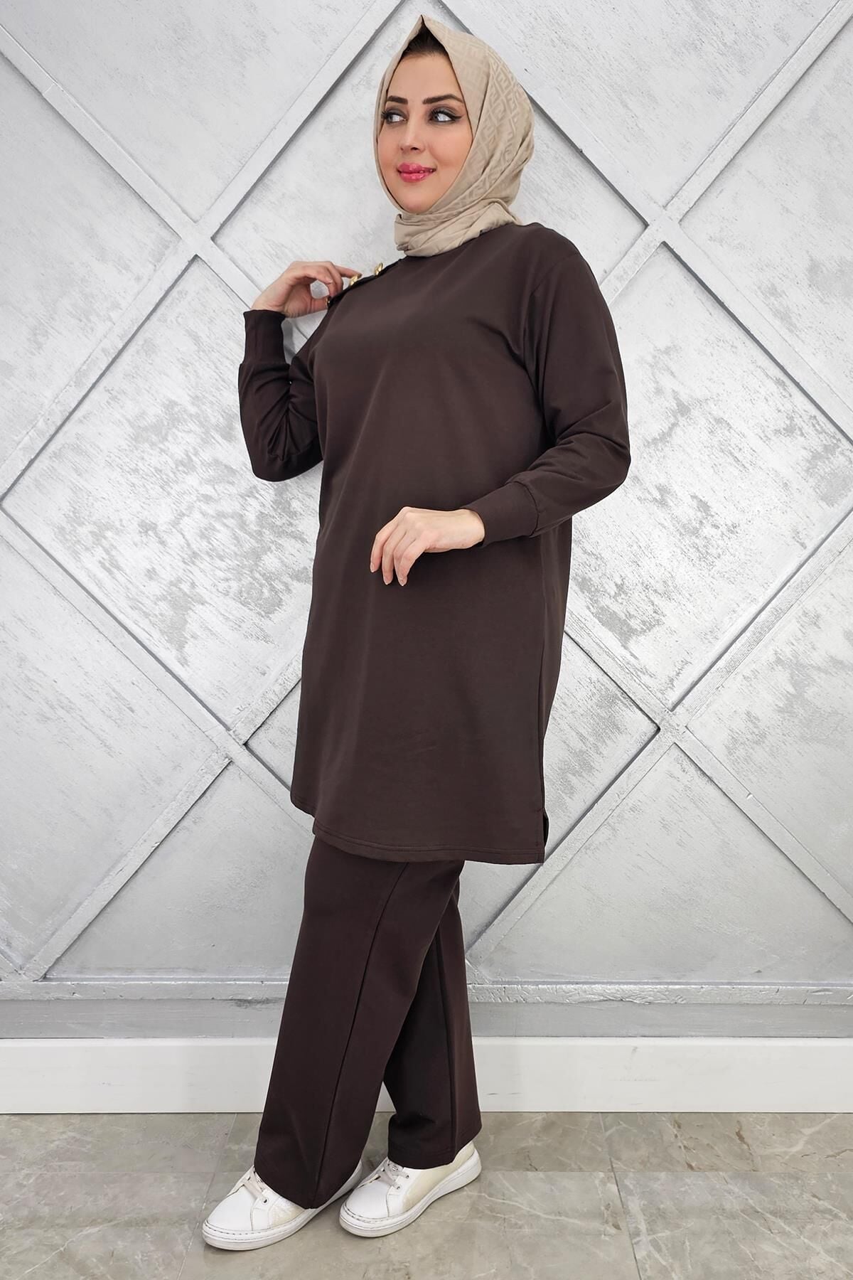 KADIN OMUZ DÜĞME DETAYLI TESETTÜR TAKIM KAHVERENGİ - XL