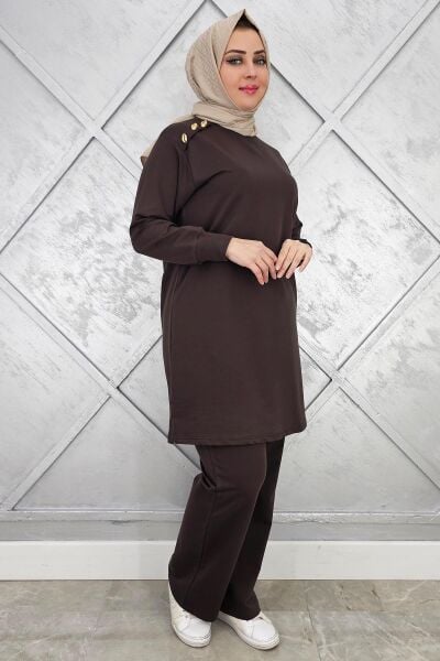 KADIN OMUZ DÜĞME DETAYLI TESETTÜR TAKIM KAHVERENGİ - L