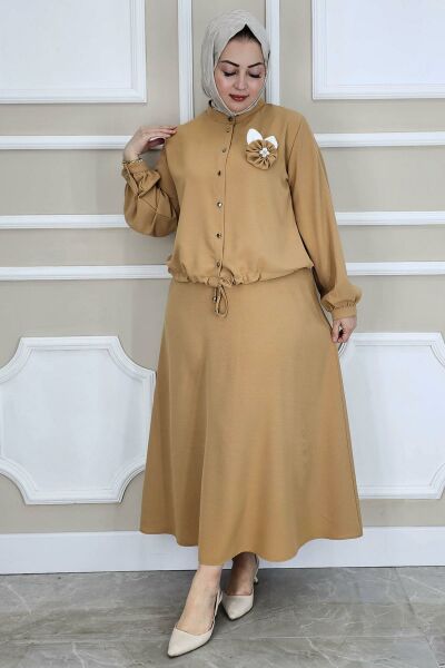 PYS KADIN ÇİÇEK BROŞ DETAYLI GÖMLEK ETEK TESETTÜR TAKIM CAMEL