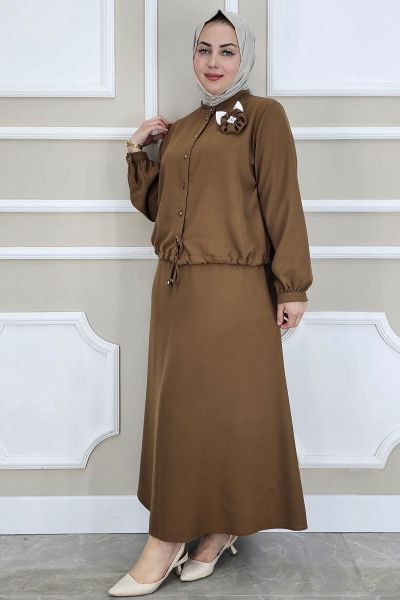 PYS KADIN ÇİÇEK BROŞ DETAYLI GÖMLEK ETEK TESETTÜR TAKIM KAHVERENGİ - 2 BEDEN