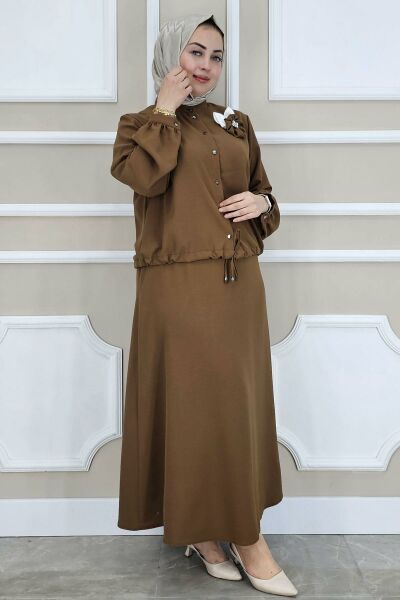 PYS KADIN ÇİÇEK BROŞ DETAYLI GÖMLEK ETEK TESETTÜR TAKIM KAHVERENGİ - 5 BEDEN