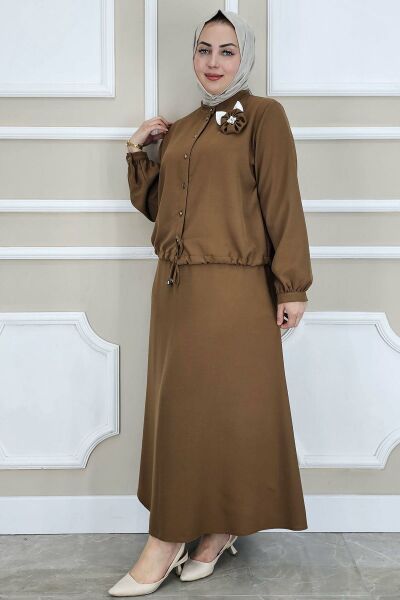 PYS KADIN ÇİÇEK BROŞ DETAYLI GÖMLEK ETEK TESETTÜR TAKIM KAHVERENGİ - 5 BEDEN