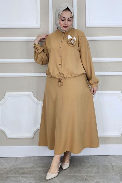 PYS KADIN ÇİÇEK BROŞ DETAYLI GÖMLEK ETEK TESETTÜR TAKIM CAMEL - 3 BEDEN