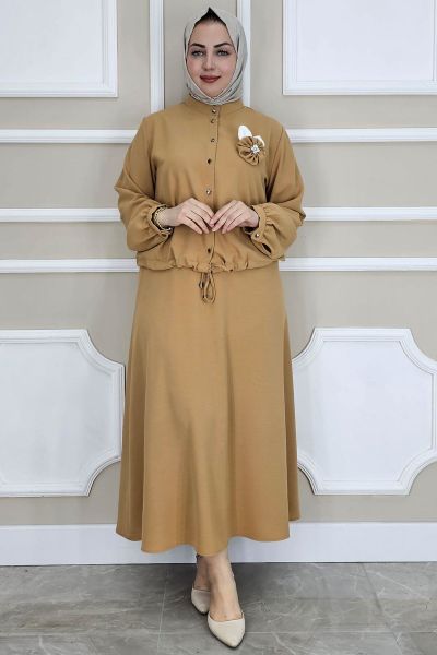 PYS KADIN ÇİÇEK BROŞ DETAYLI GÖMLEK ETEK TESETTÜR TAKIM CAMEL - 3 BEDEN