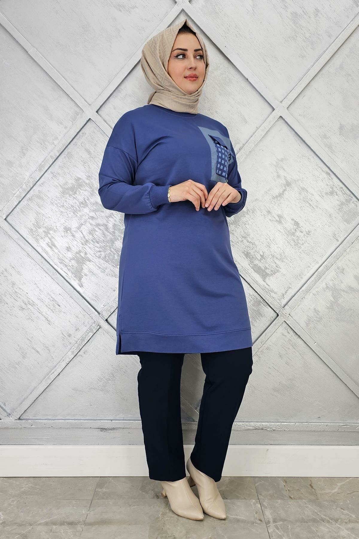 KADIN CEBİ KOMBİN VE AKSESUAR DETAYLI TESETTÜR TUNİK İNDİGO - 4 BEDEN