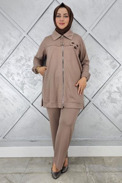 KADIN FERMUARLI ÇİÇEK DETAYLI TESETTÜR TAKIM VİZON - 2 BEDEN