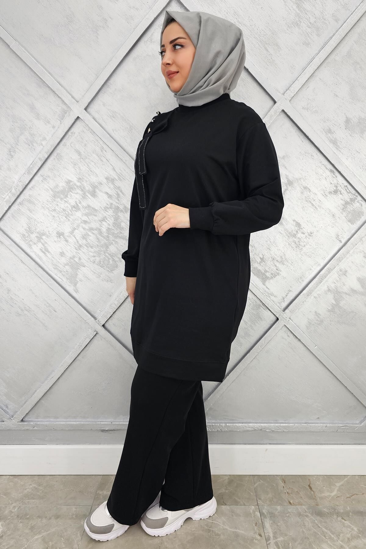 KADIN FİYONK DETAYLI TESETTÜR TAKIM SİYAH - L