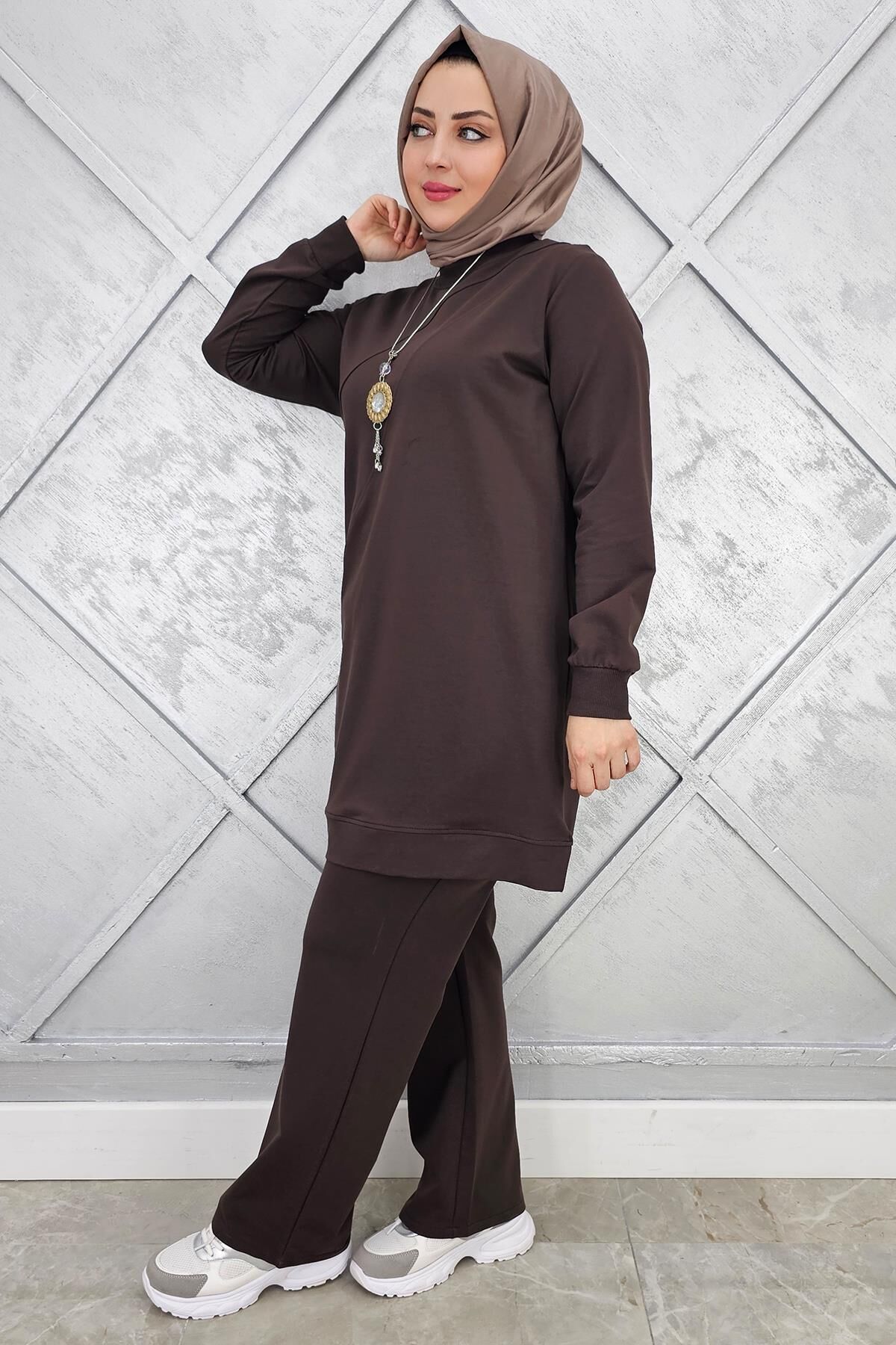 KADIN DÜĞME DETAYLI TESETTÜR TAKIM KAHVERENGİ - 3XL