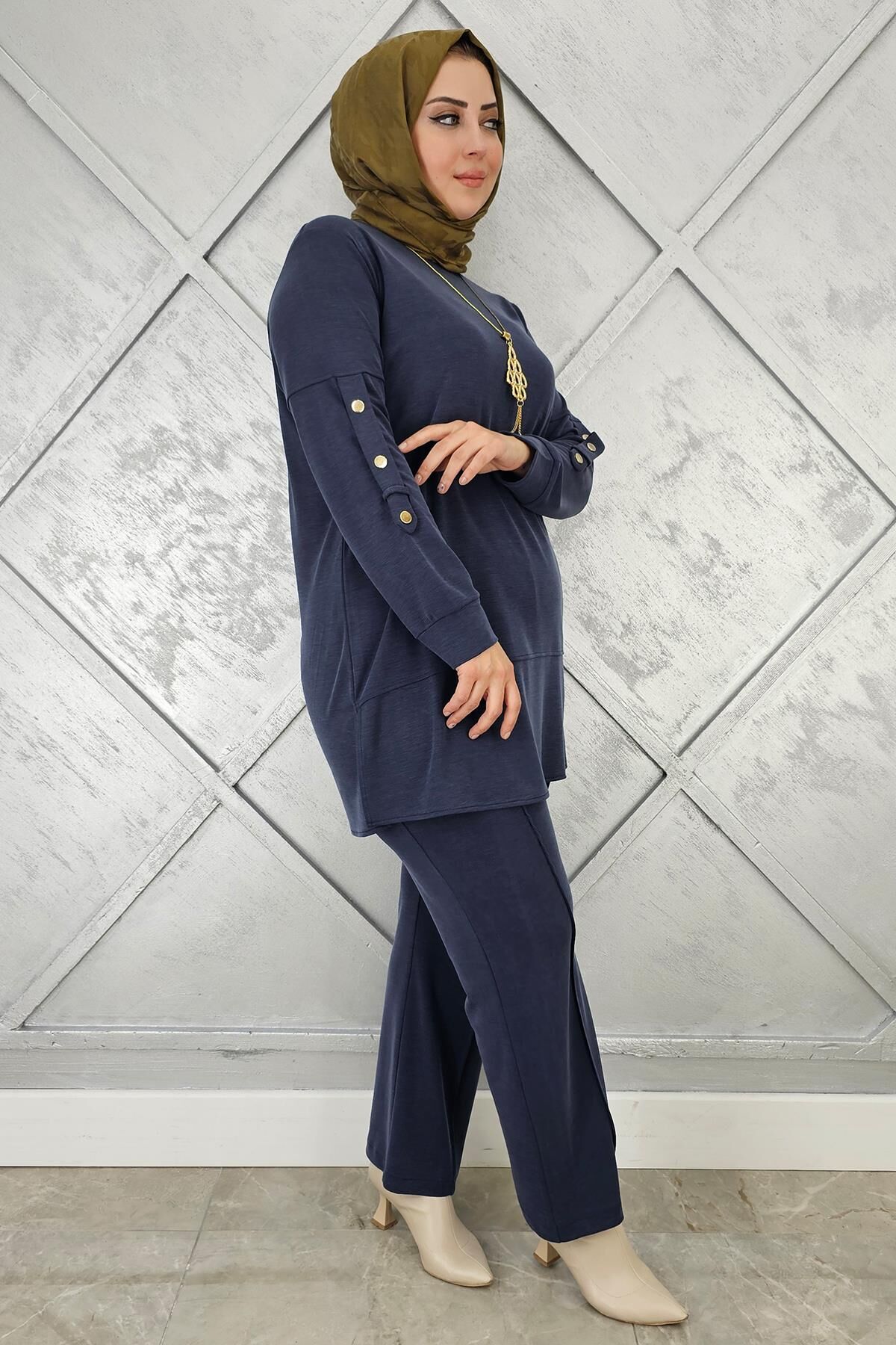KADIN KOLYE DETAYLI TESETTÜR TAKIM LACİVERT - 5 BEDEN