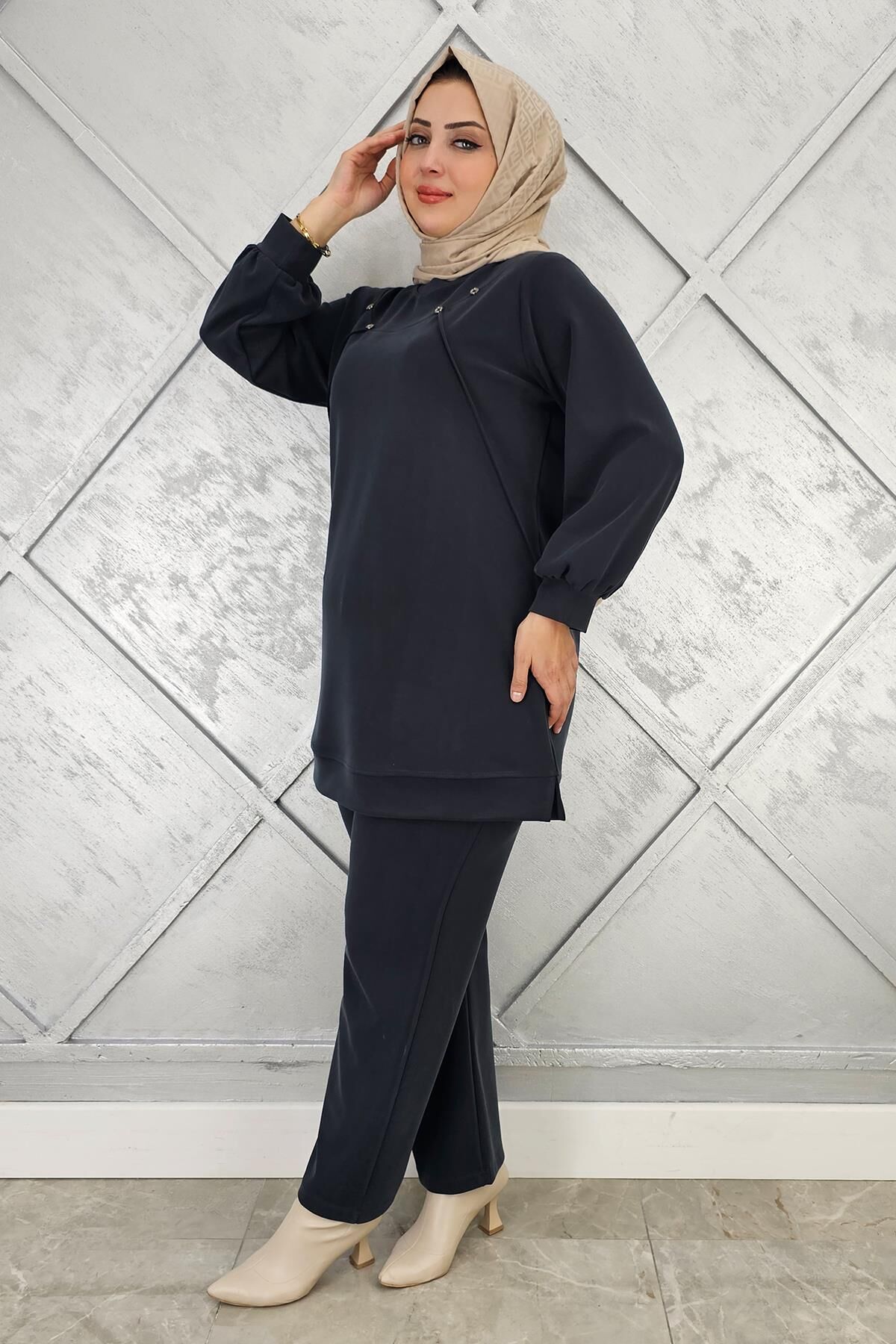 KADIN DÜĞME DETAYLI NERVÜR DİKİM TESETTÜR TAKIM SİYAH - 4 BEDEN
