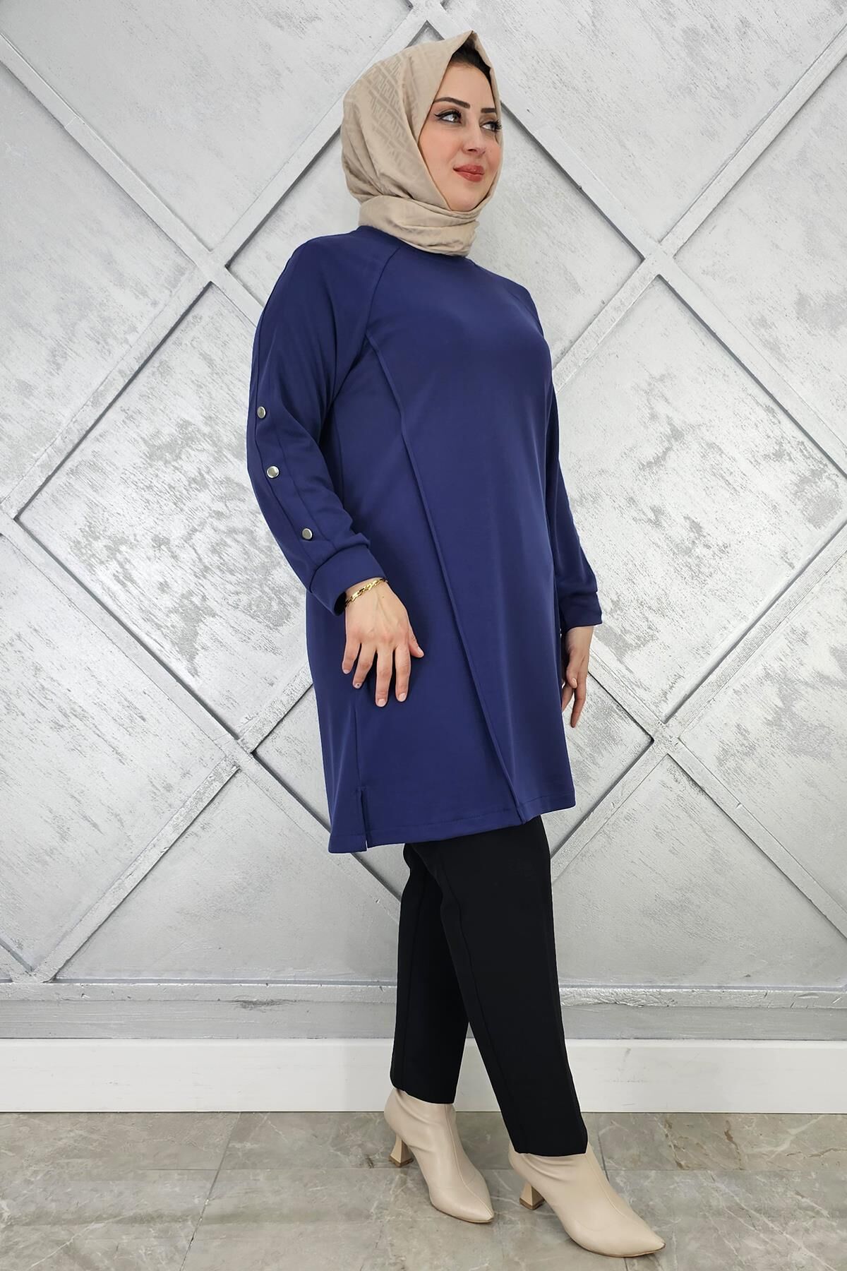 KADIN KOL DÜĞME DETAYLI TESETTÜR TUNİK İNDİGO - 2 BEDEN