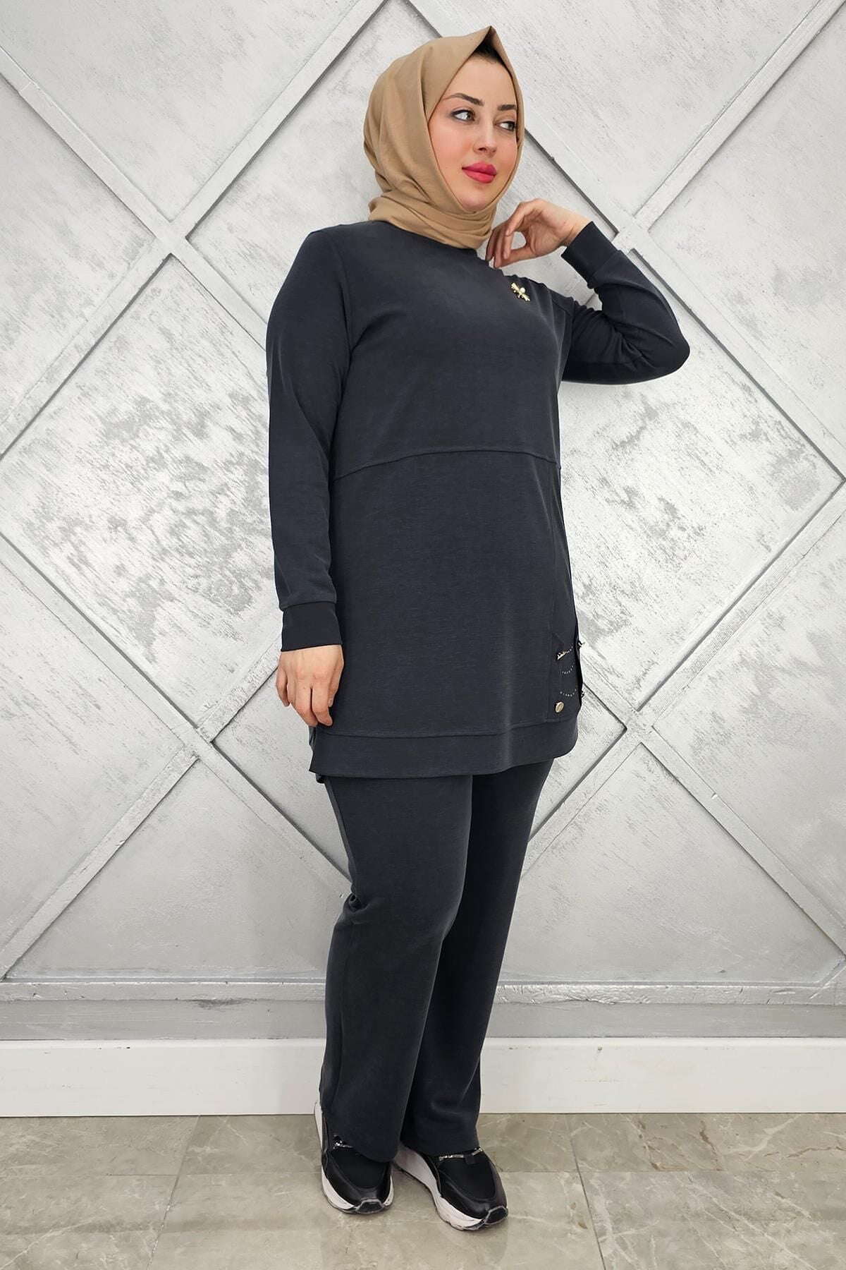 KADIN BROŞ DETAYLI TESETTÜR TAKIM SİYAH - 4 BEDEN