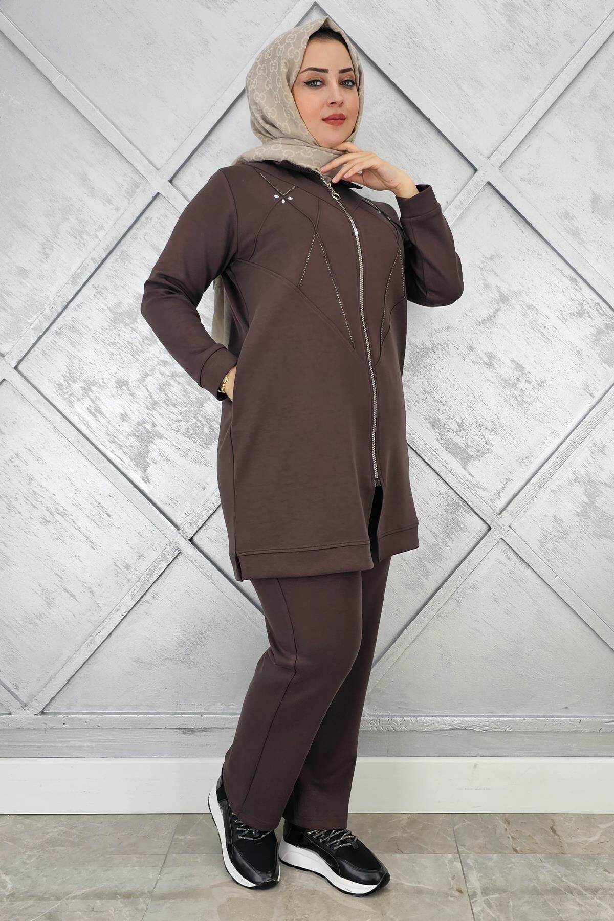 KADIN TAŞ DETAYLI FERMUARLI TESETTÜR TAKIM KAHVERENGİ - 2 BEDEN