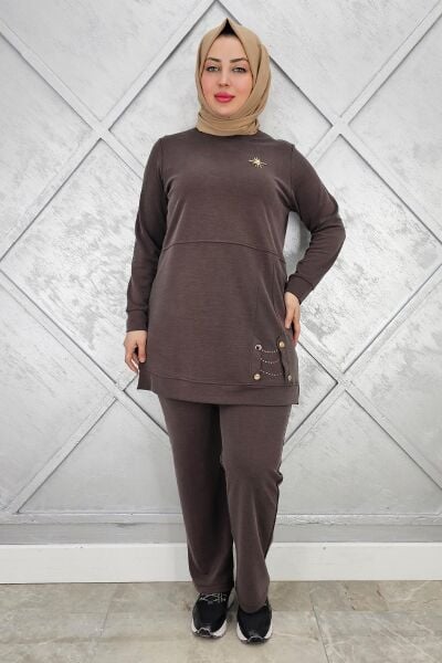 KADIN BROŞ DETAYLI TESETTÜR TAKIM KAHVERENGİ - 5 BEDEN