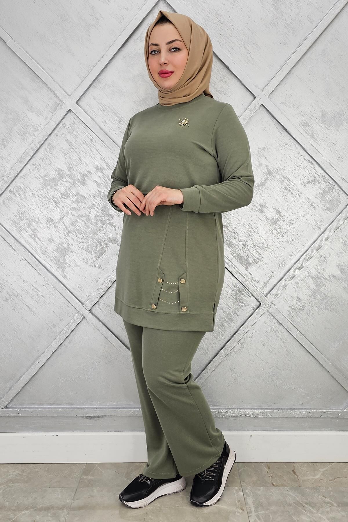 KADIN BROŞ DETAYLI TESETTÜR TAKIM HAKİ - 5 BEDEN