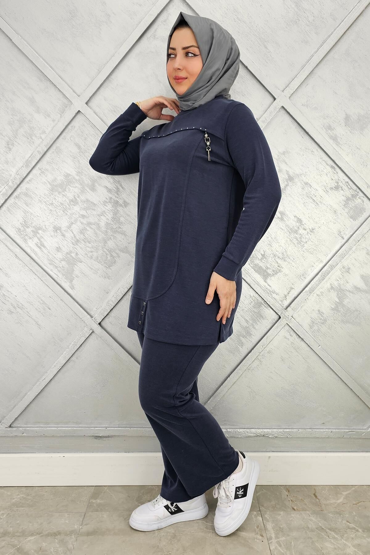 KADIN DÜĞME VE TAŞ DETAYLI TESETTÜR TAKIM LACİVERT - 3 BEDEN