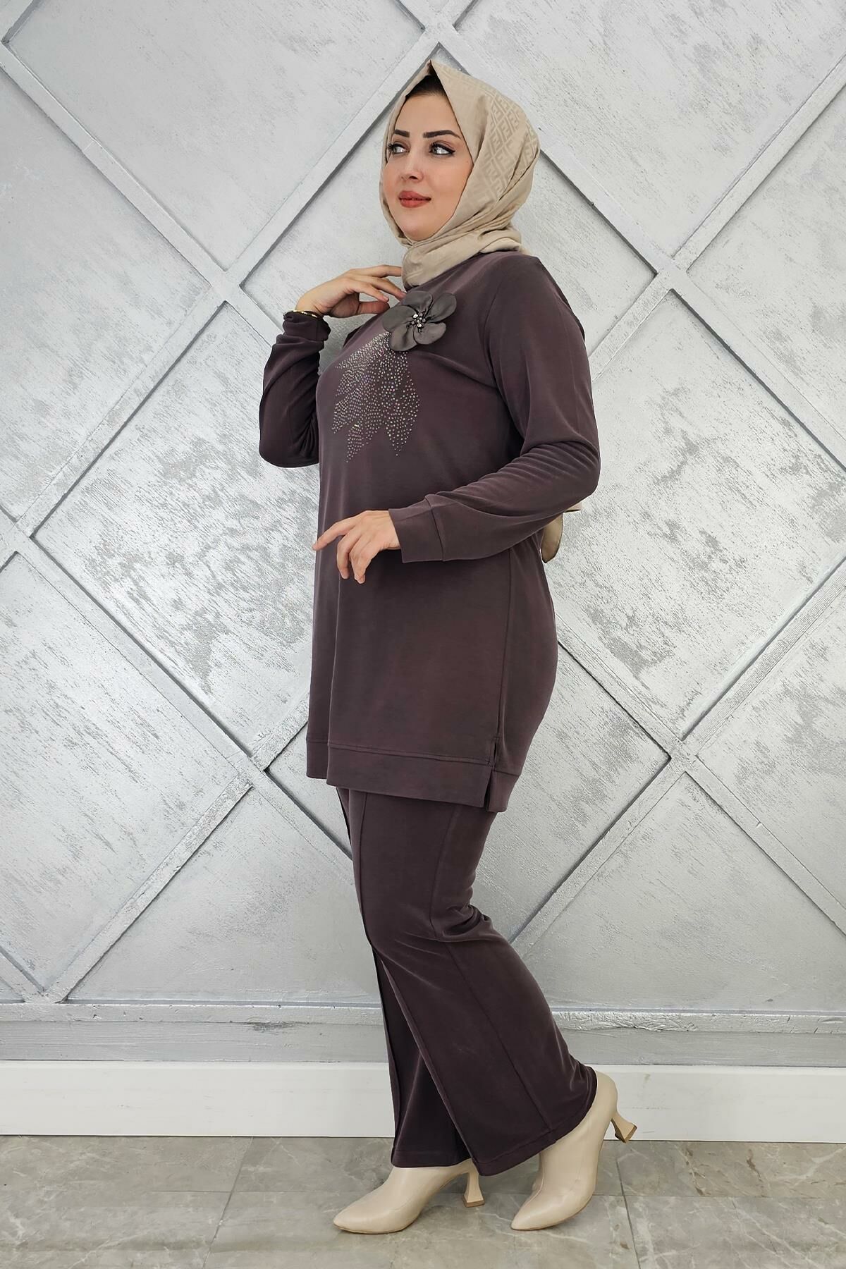 KADIN DİKME VE TAŞ DETAYLI TESETTÜR TAKIM KAHVERENGİ - 4 BEDEN