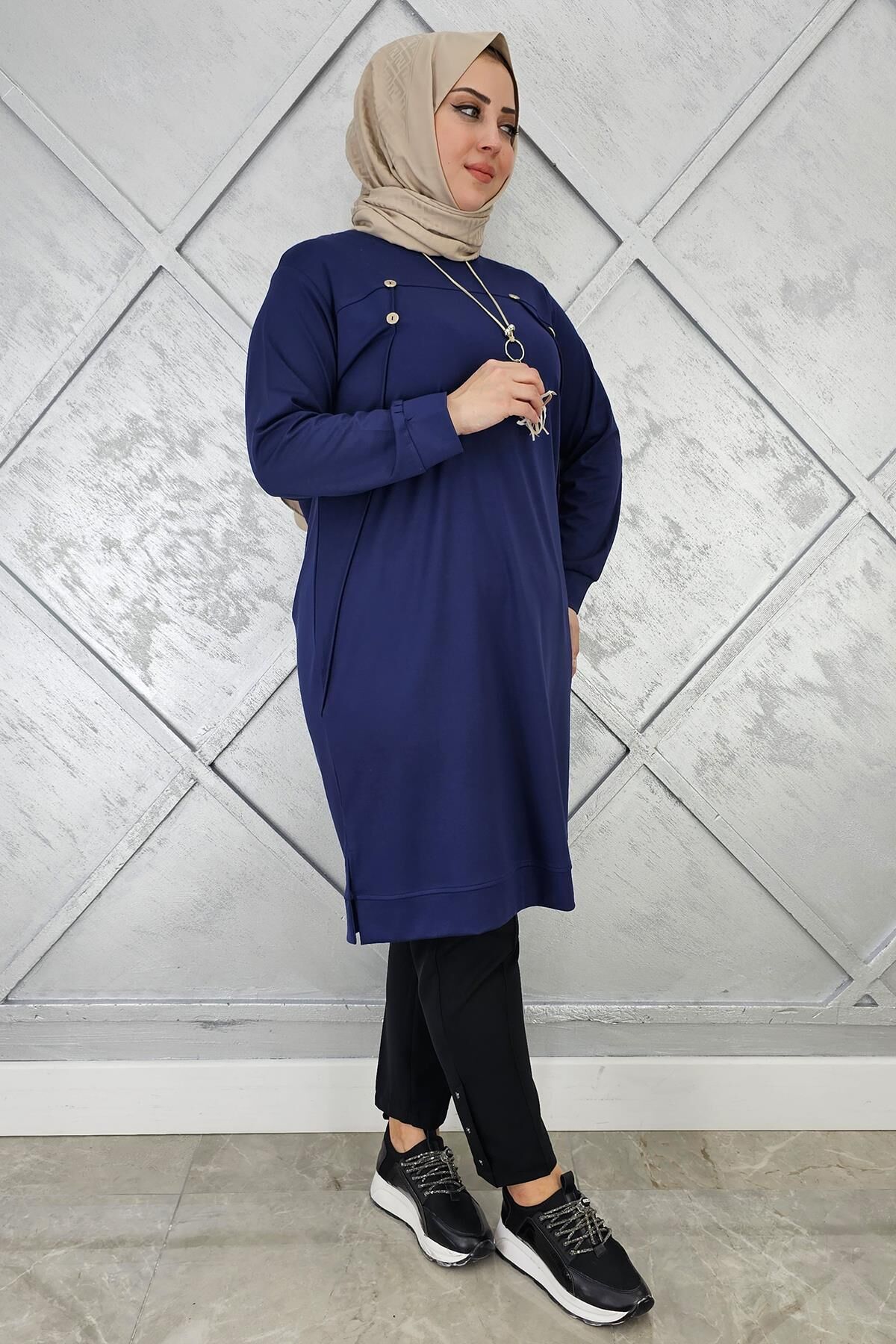 KADIN DÜĞME KOLYE DETAYLI TESETTÜR TUNİK LACİVERT - 3 BEDEN