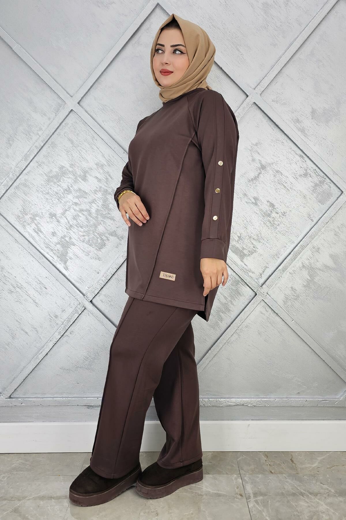 KADIN KOL DÜĞME DETAYLI TESETTÜR TAKIM KAHVERENGİ - 2 BEDEN