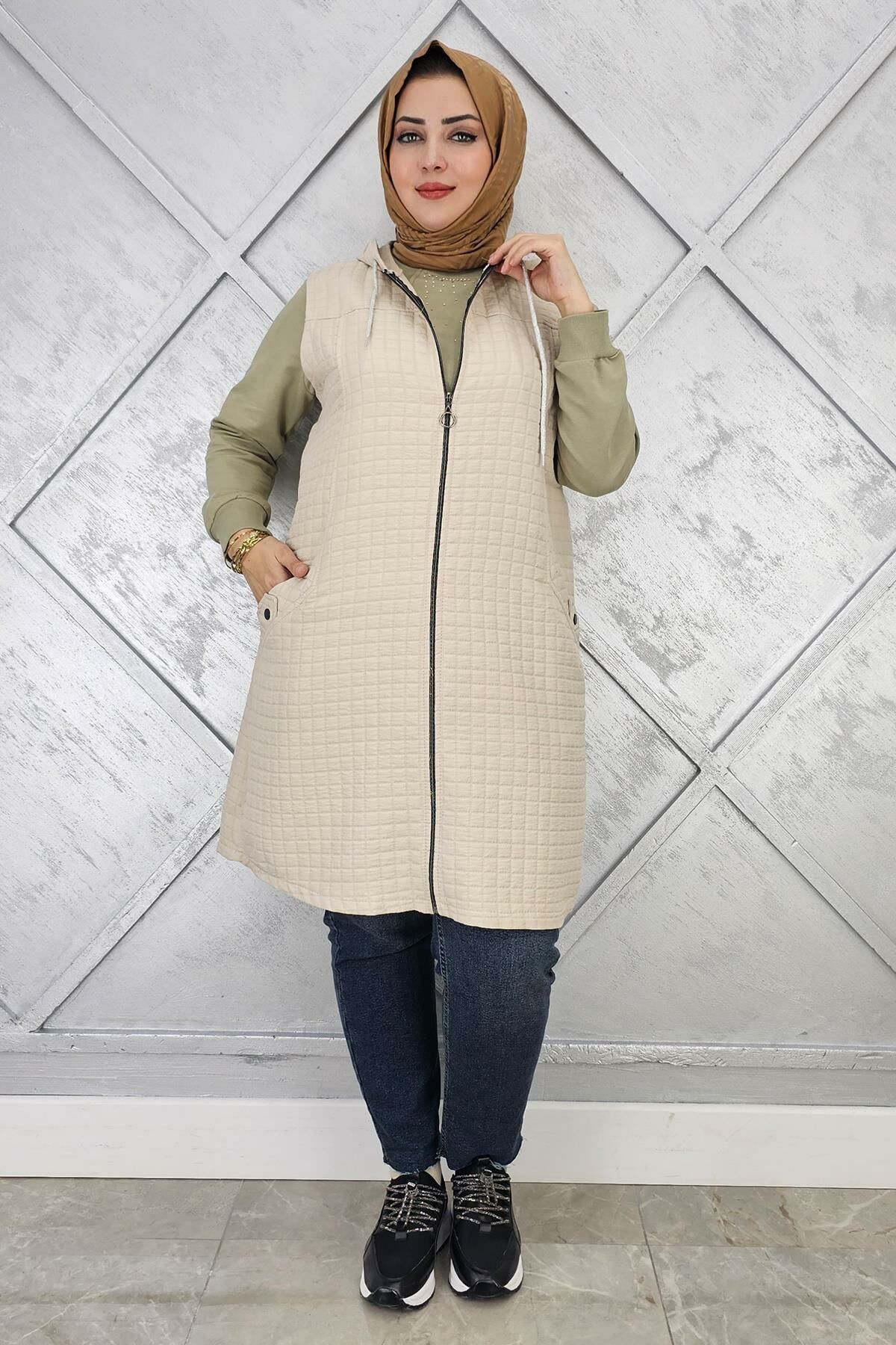KADIN KAPİTONE CEPLERİ DÜĞME DETAYLI KAPİTONE YELEK