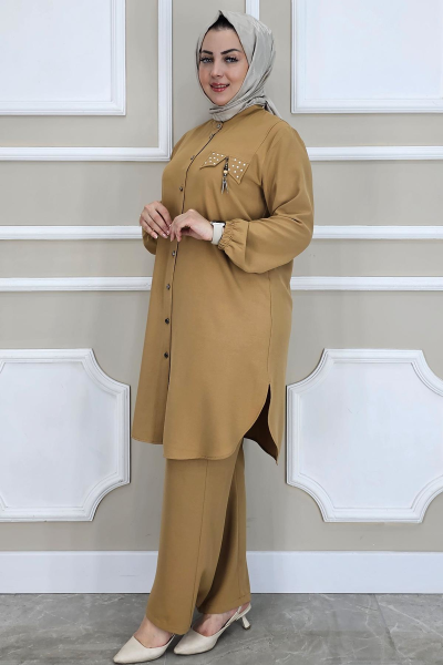 PYS KADIN SALLANTI AKSESUARLI HAKİM YAKA TESETTÜR TAKIM CAMEL - 2 BEDEN