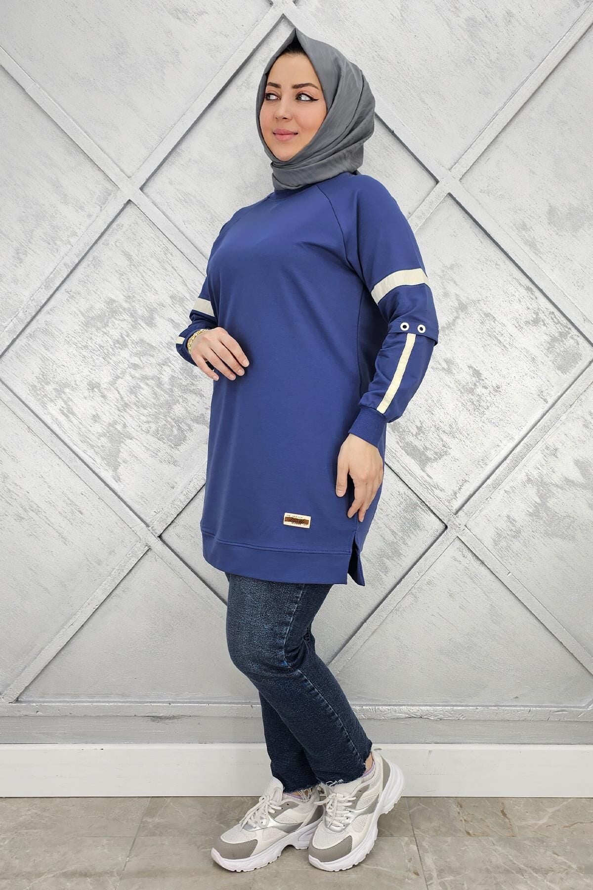 KADIN KOLLARI KUŞGÖZÜ AKSESUARLI TESETTÜR TUNİK İNDİGO - 3 BEDEN