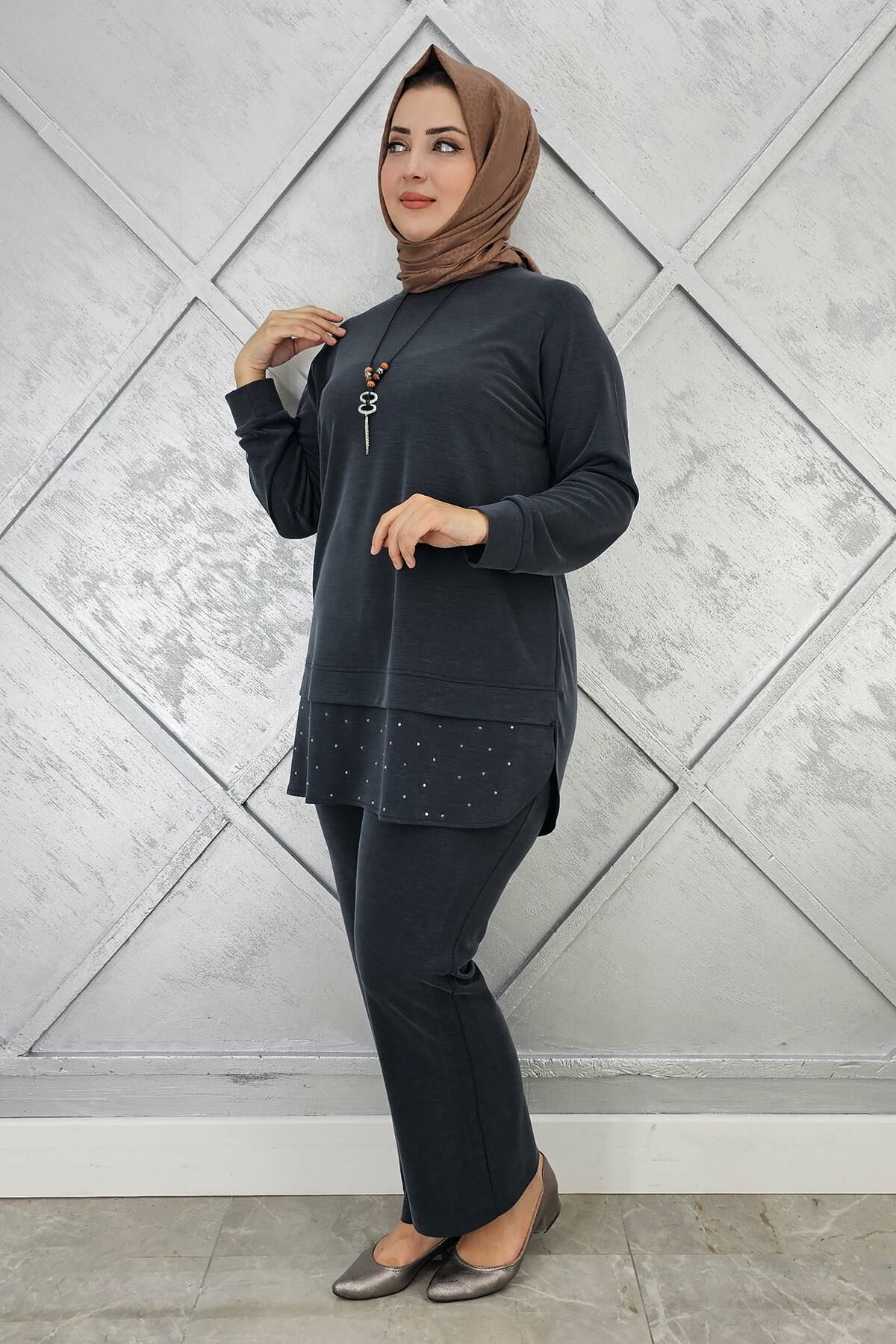 KADIN KOLYE VE TAŞ DETAYLI TESETTÜR TAKIM SİYAH - 3 BEDEN