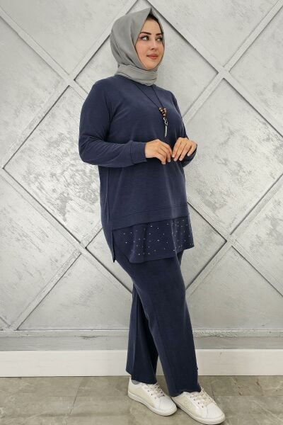 KADIN KOLYE VE TAŞ DETAYLI TESETTÜR TAKIM LACİVERT - 4 BEDEN