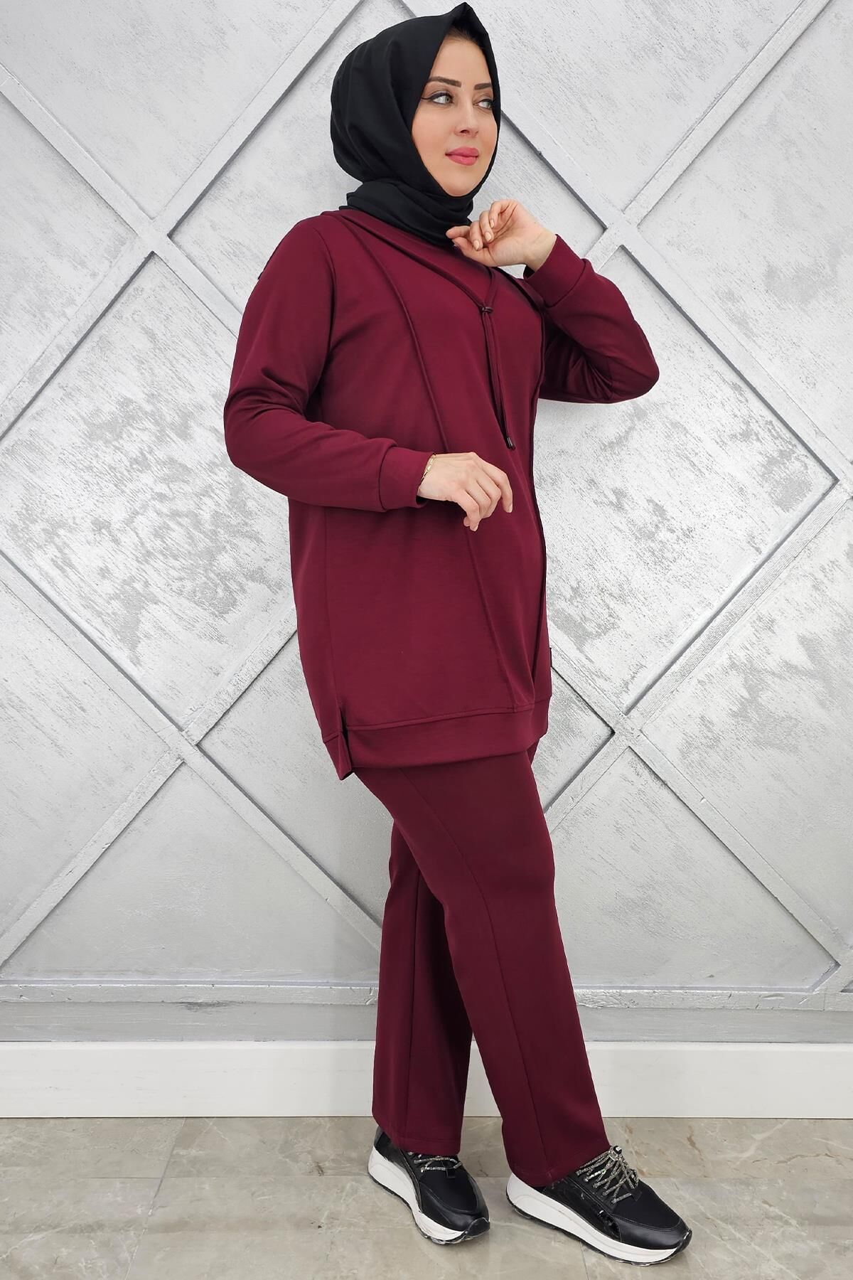 KADIN NERVÜR DİKİM ARMA DETAYLI TESETTÜR TAKIM BORDO - 3XL