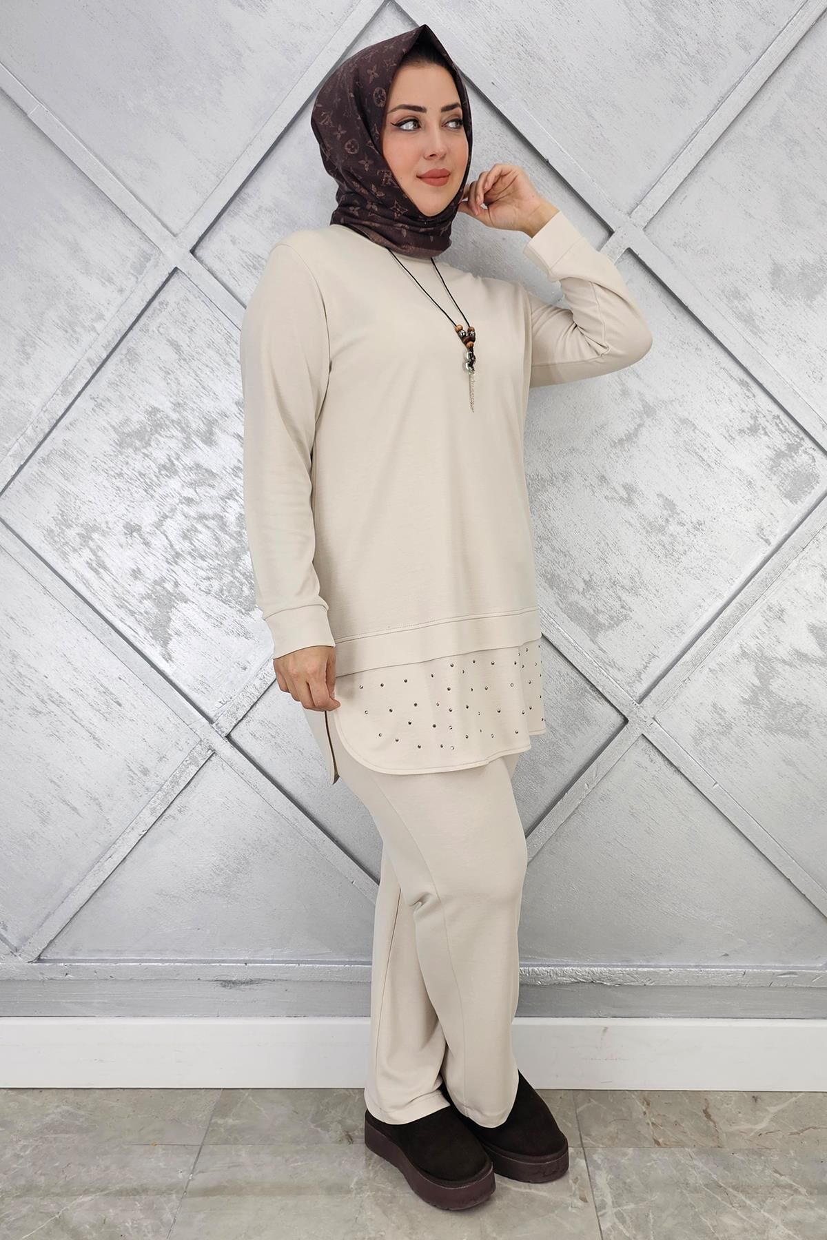 KADIN KOLYE VE TAŞ DETAYLI TESETTÜR TAKIM TAŞ - 4 BEDEN