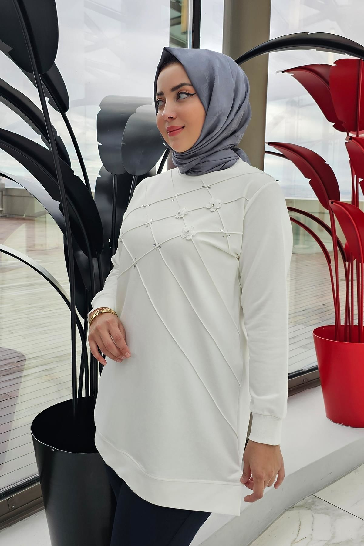 KADIN DİKME VE TAŞ DETAYLI TESETTÜR TUNİK EKRU - 4 BEDEN