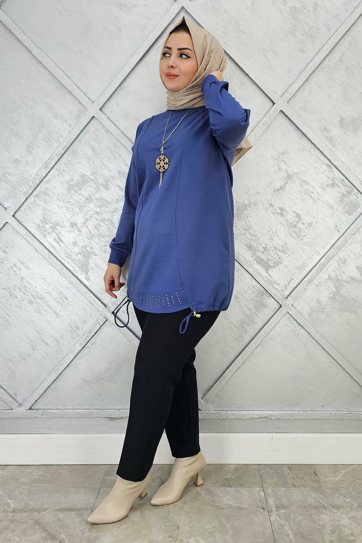 KADIN TAŞ VE KOLYE  DETAYLI TESETTÜR TUNİK İNDİGO - 5 BEDEN