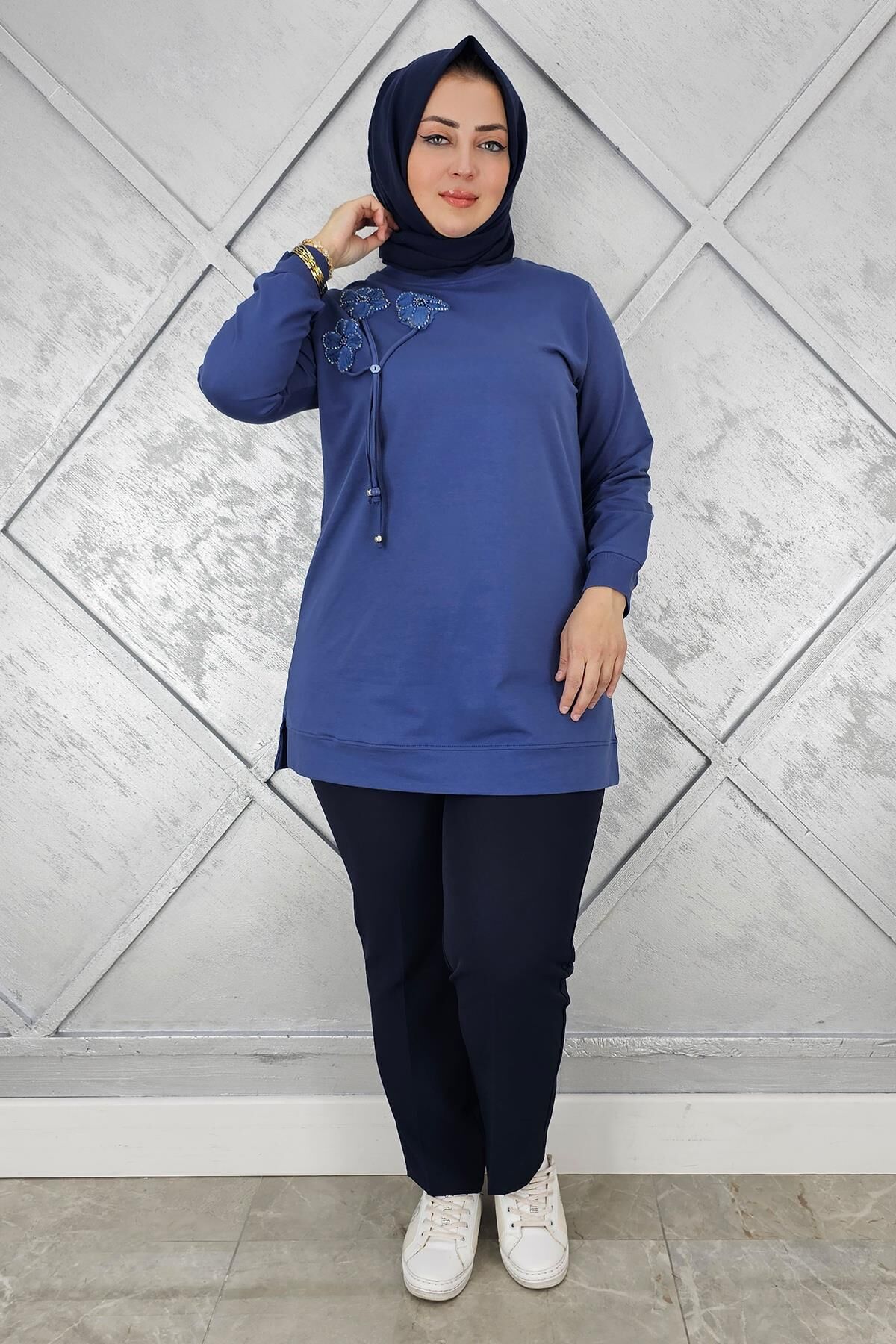 KADIN DİKME VE BAĞUCU DETAYLI TESETTÜR TUNİK İNDİGO - 4 BEDEN