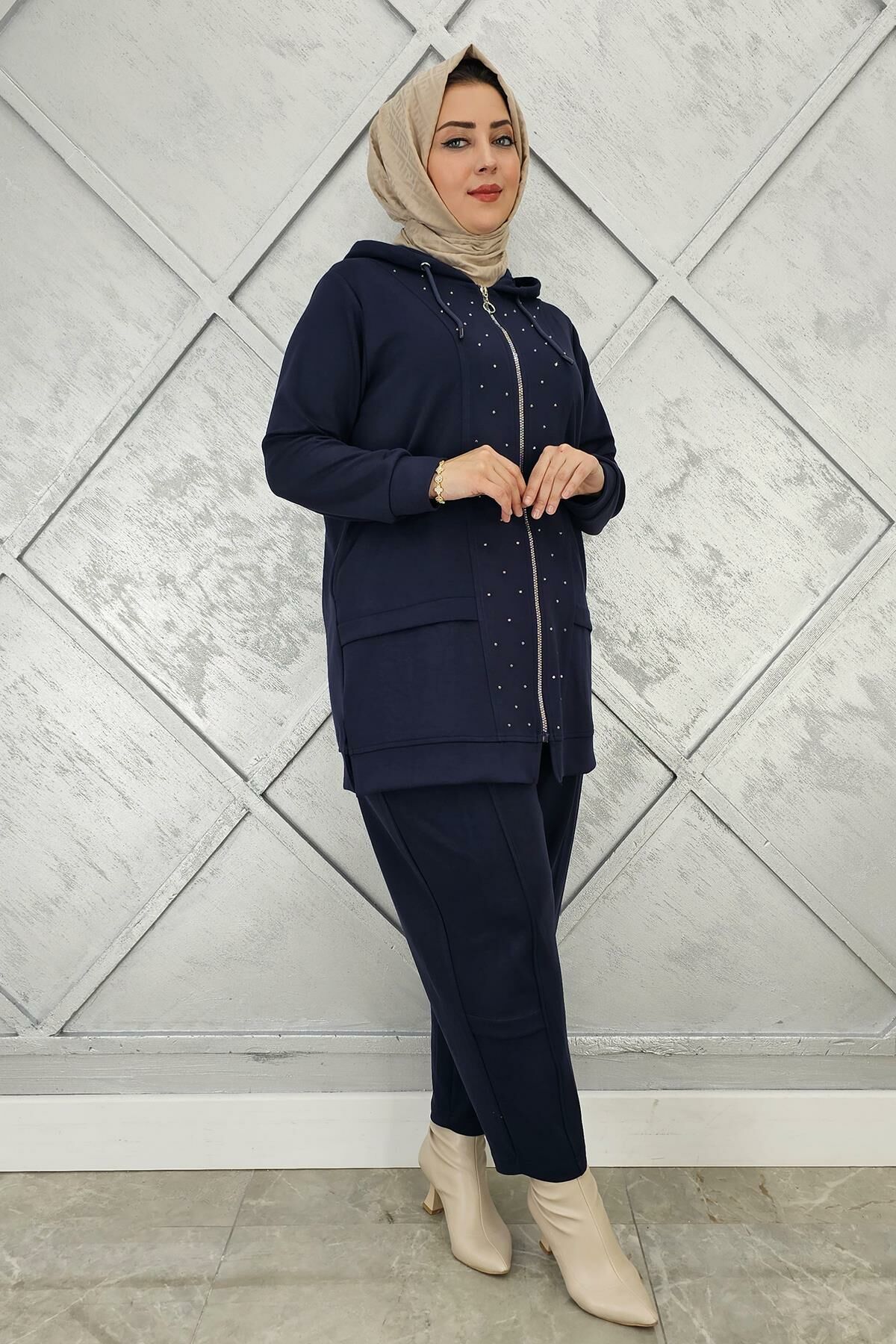KADIN BEDEN TAŞ DETAYLI TESETTÜR TAKIM LACİVERT - 4 BEDEN
