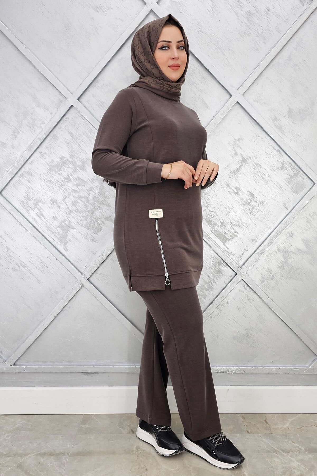 KADIN FERMUAR DETAYLI TESETTÜR TAKIM KAHVERENGİ - 2 BEDEN