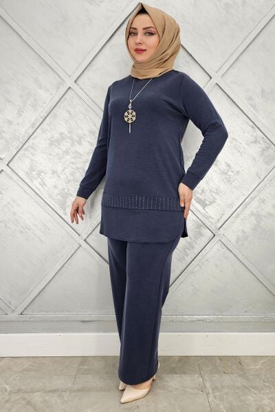 KADIN KOLYE VE TAŞ DETAYLI TESETTÜR TAKIM LACİVERT - 5 BEDEN