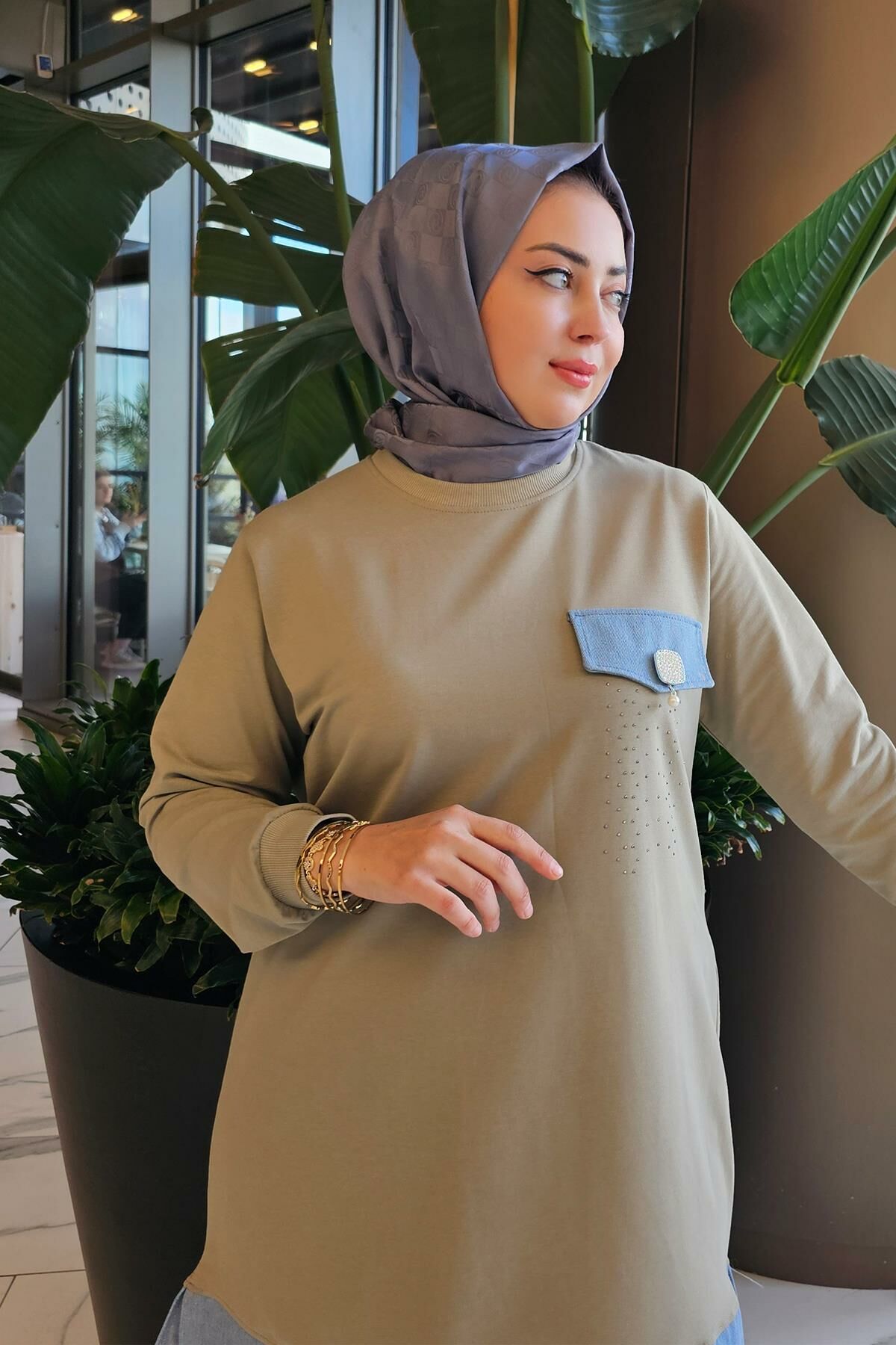 KADIN BROŞ VE KOMBİN DETAYLI TESETTÜR TUNİK HAKİ - L