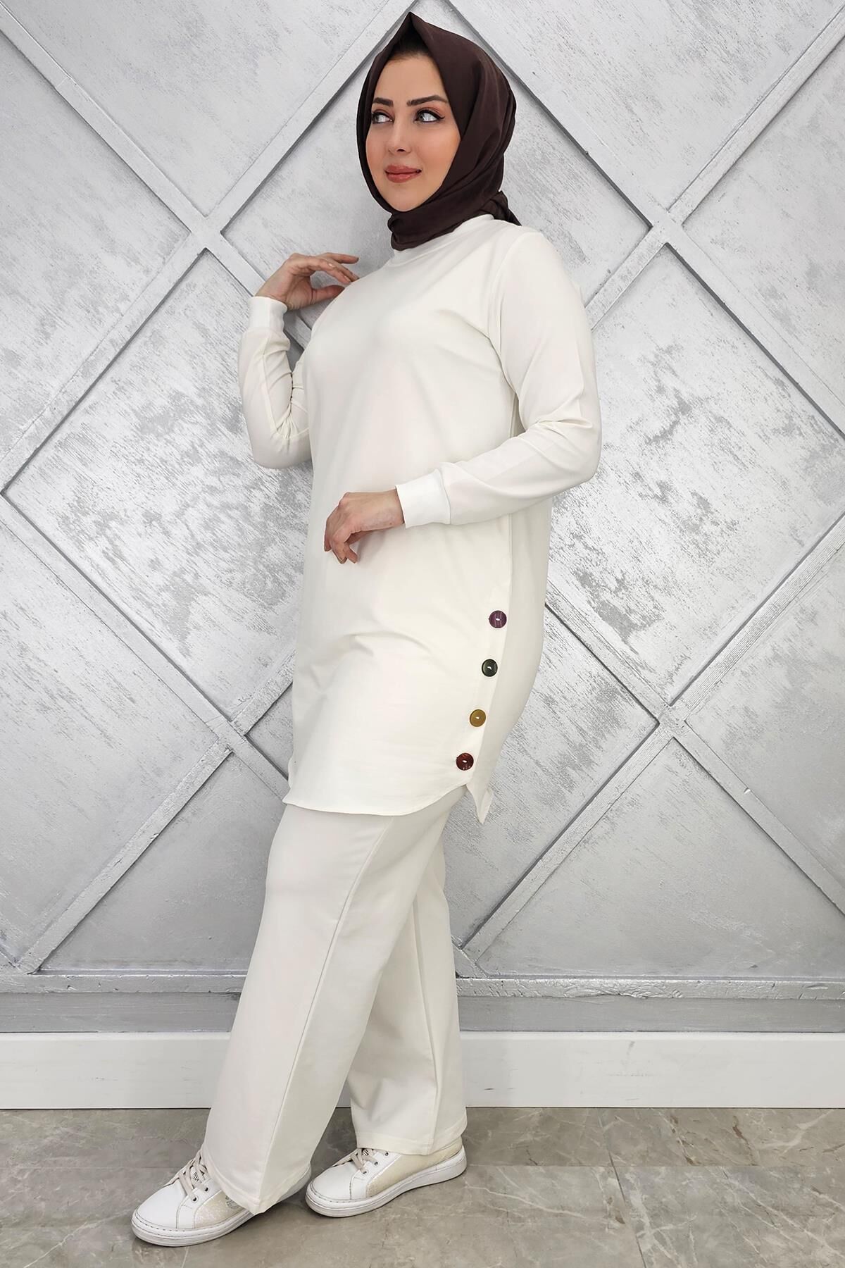 KADIN ETEK ALTI OVAL DÜĞME DETAYLI TESETTÜR TAKIM EKRU - L