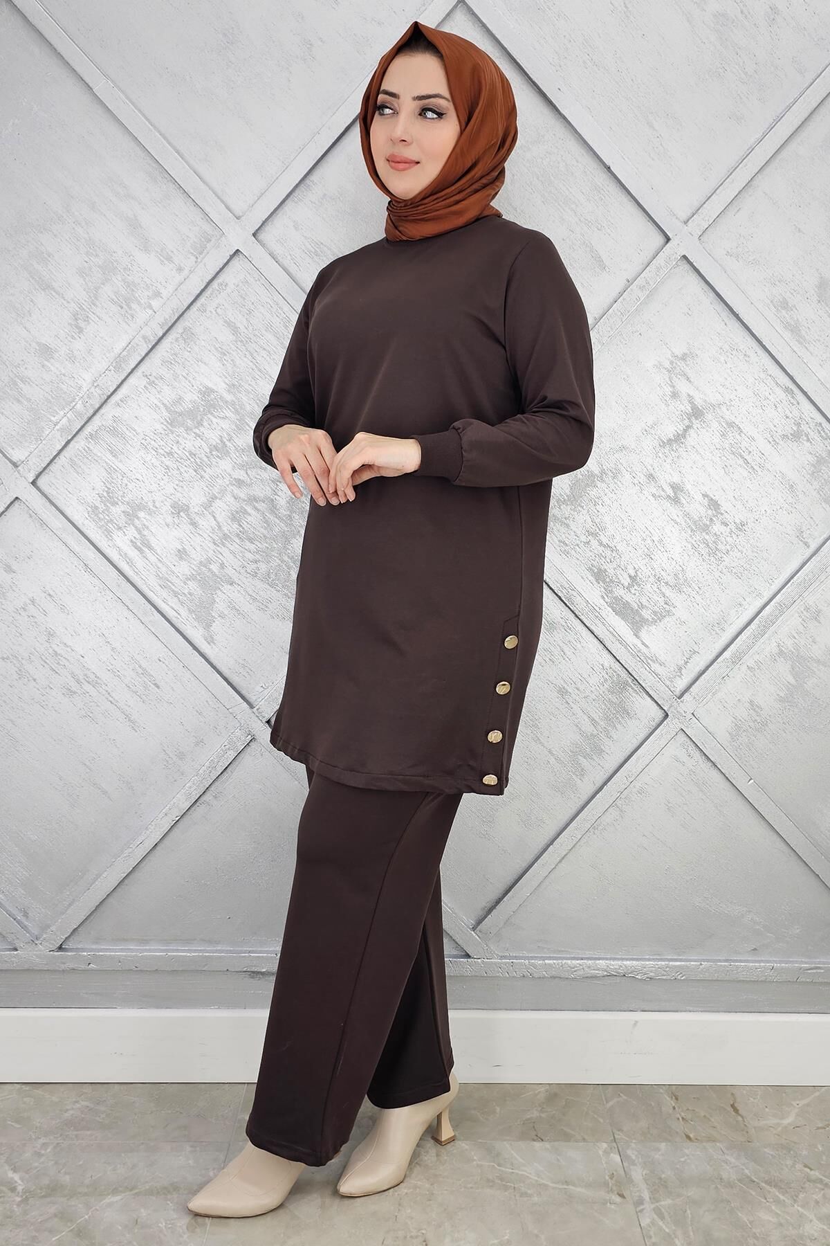 KADIN DÜĞME DETAYLI TESETTÜR TAKIM KAHVERENGİ - XL