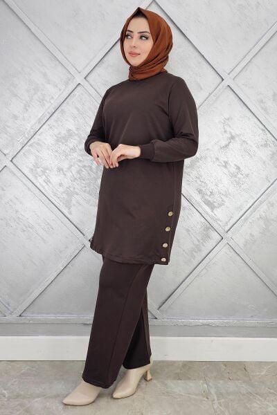 KADIN DÜĞME DETAYLI TESETTÜR TAKIM KAHVERENGİ - 3XL