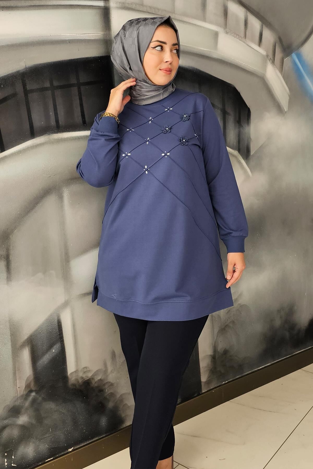 KADIN DİKME VE TAŞ DETAYLI TESETTÜR TUNİK İNDİGO - 3 BEDEN