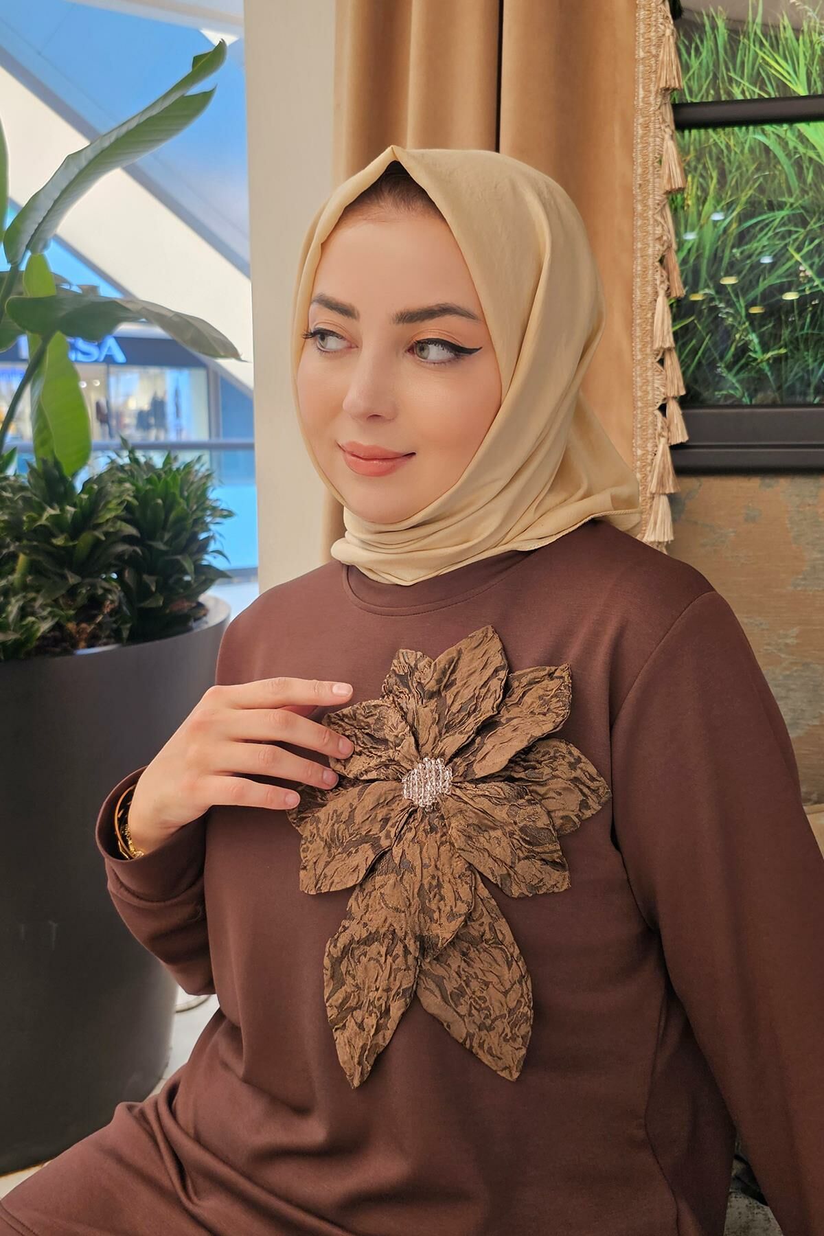 KADIN DİKME ÇİÇEK DETAYLI TESETTÜR TAKIM KAHVERENGİ - 2 BEDEN