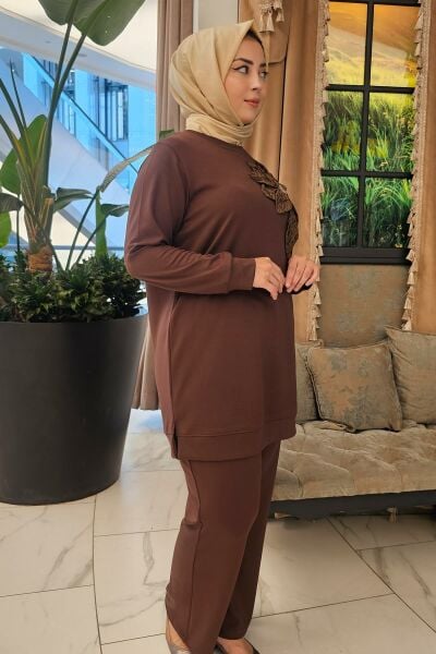 KADIN DİKME ÇİÇEK DETAYLI TESETTÜR TAKIM KAHVERENGİ - 2 BEDEN