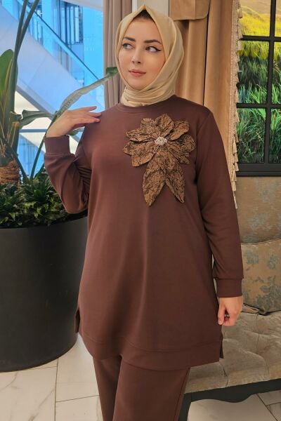 KADIN DİKME ÇİÇEK DETAYLI TESETTÜR TAKIM KAHVERENGİ - 2 BEDEN
